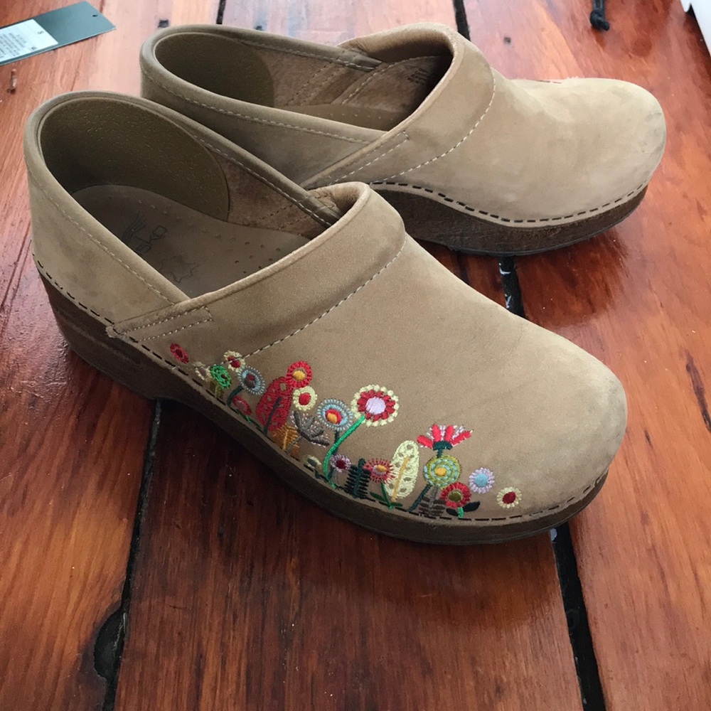 Embroidered Wood Danskos